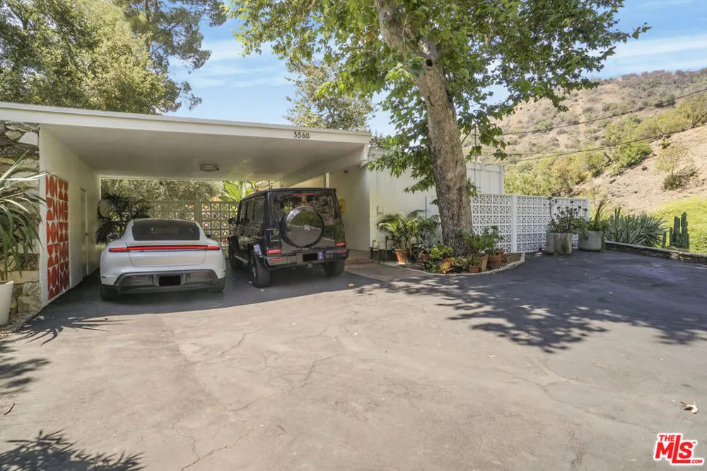 3560 Mandeville Canyon Road Los Angeles, CA 90049
