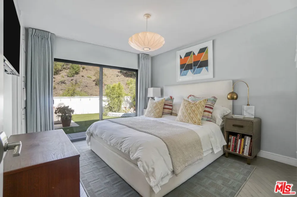 3560 Mandeville Canyon Road Los Angeles, CA 90049