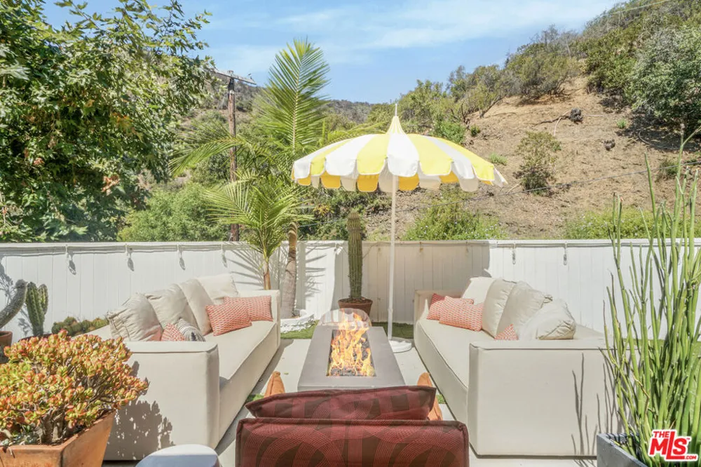 3560 Mandeville Canyon Road Los Angeles, CA 90049
