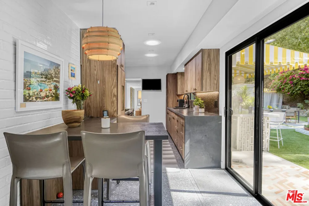 3560 Mandeville Canyon Road Los Angeles, CA 90049