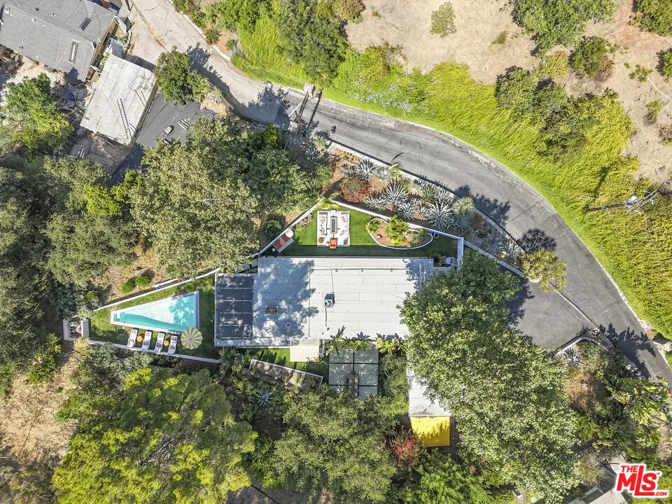 3560 Mandeville Canyon Road Los Angeles, CA 90049