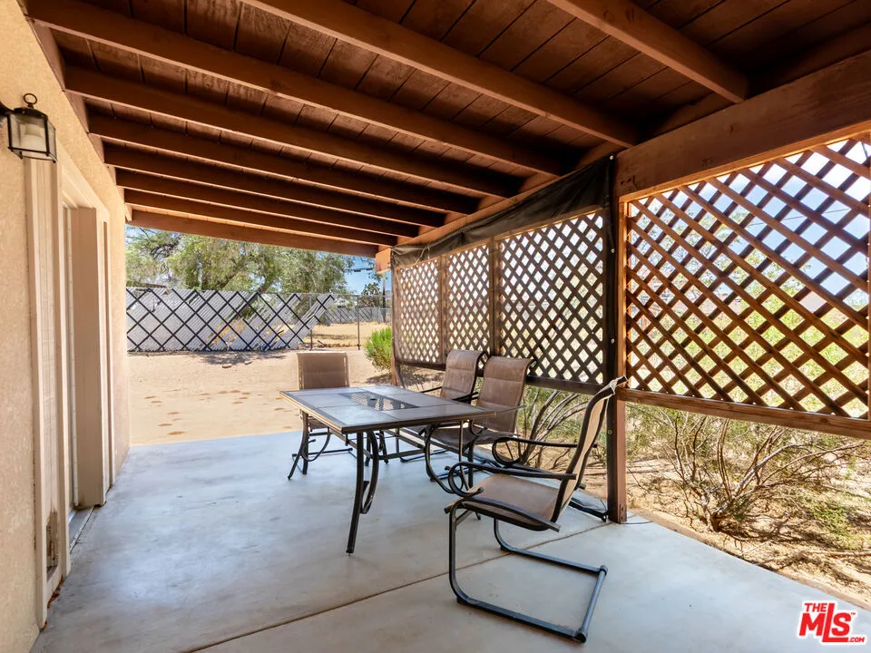 7204 Emerson Avenue Yucca Valley, CA 92284
