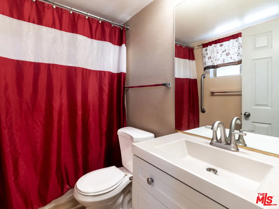7204 Emerson Avenue Yucca Valley, CA 92284