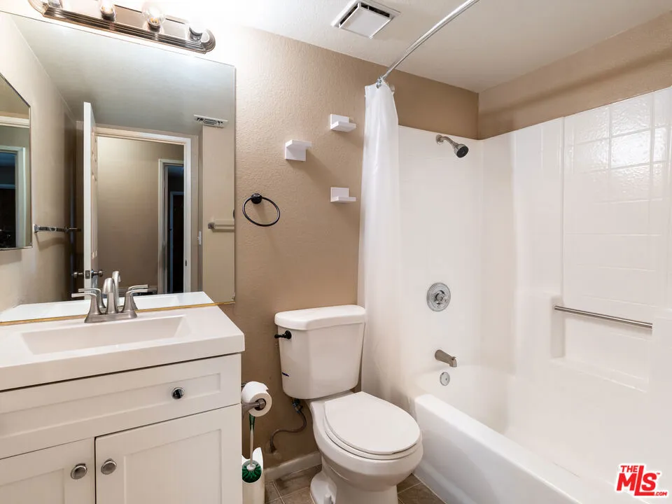 7204 Emerson Avenue Yucca Valley, CA 92284