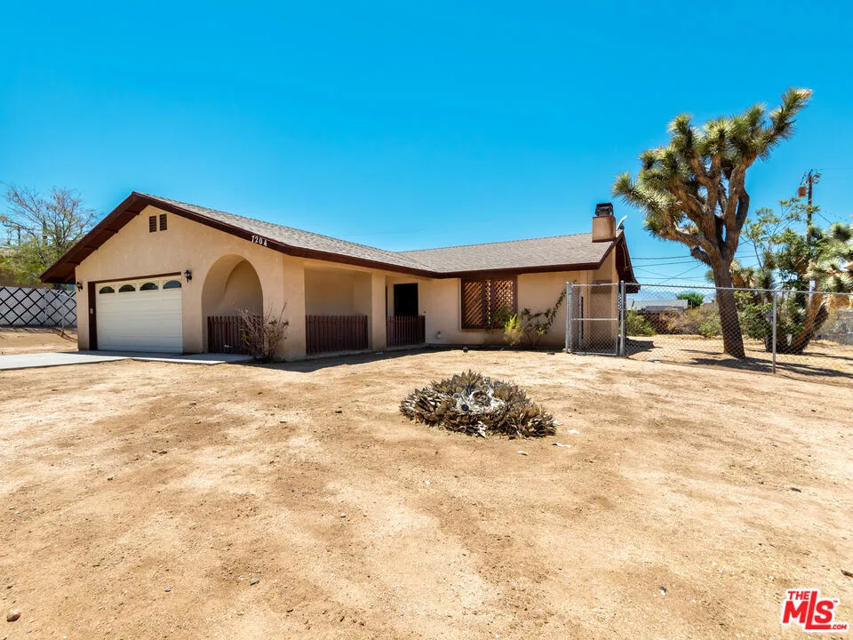 7204 Emerson Avenue Yucca Valley, CA 92284