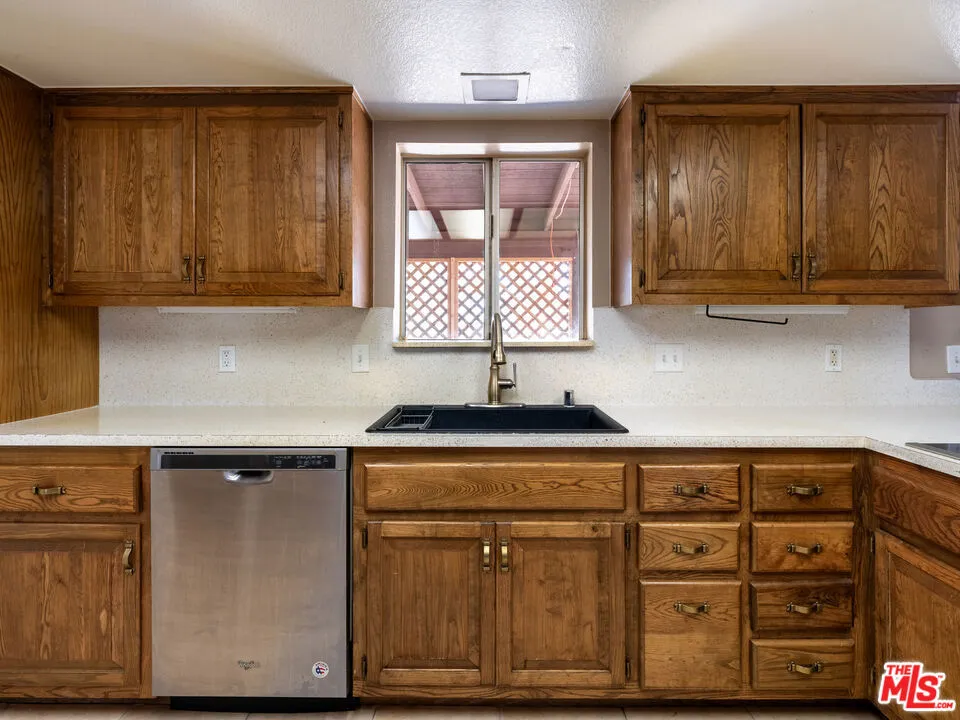 7204 Emerson Avenue Yucca Valley, CA 92284