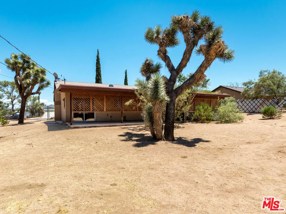 7204 Emerson Avenue Yucca Valley, CA 92284
