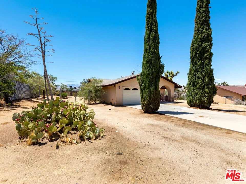 7204 Emerson Avenue Yucca Valley, CA 92284