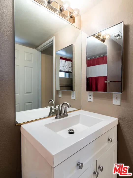 7204 Emerson Avenue Yucca Valley, CA 92284
