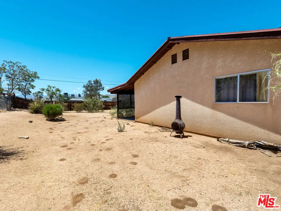 7204 Emerson Avenue Yucca Valley, CA 92284