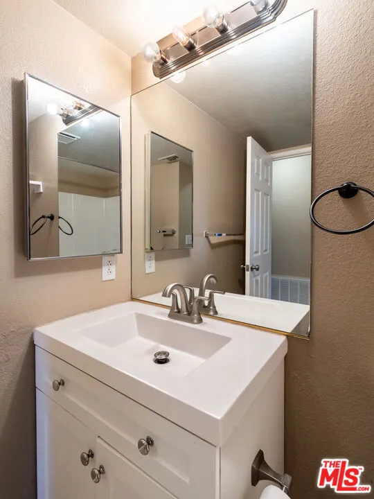 7204 Emerson Avenue Yucca Valley, CA 92284