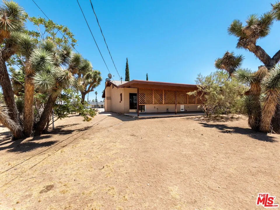 7204 Emerson Avenue Yucca Valley, CA 92284
