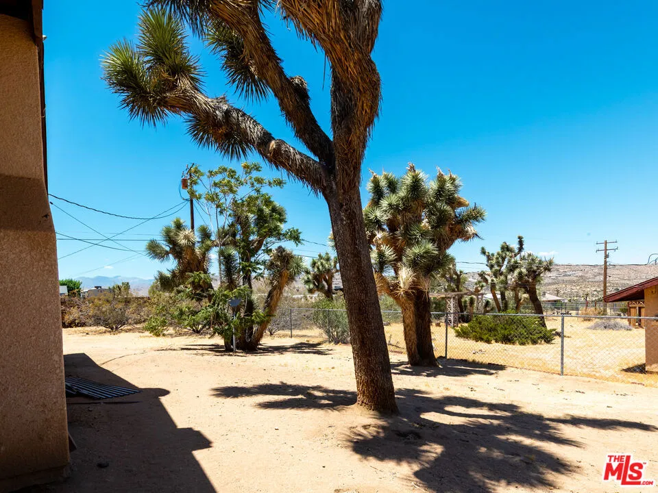 7204 Emerson Avenue Yucca Valley, CA 92284