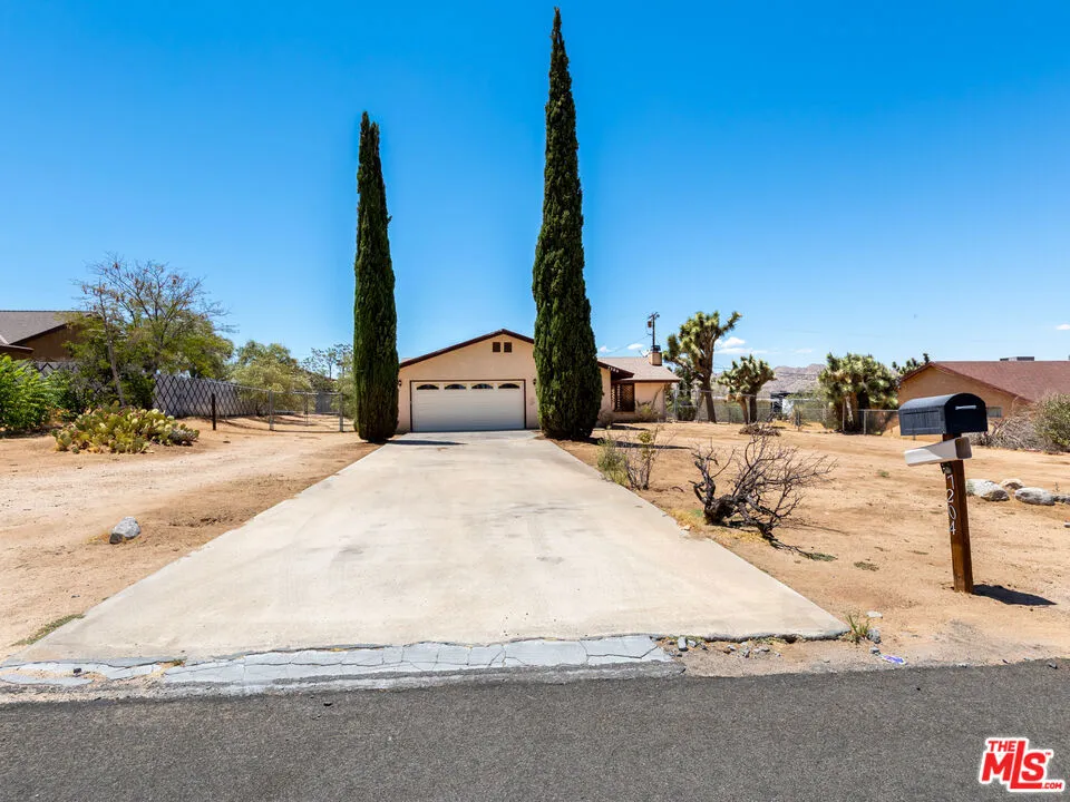7204 Emerson Avenue Yucca Valley, CA 92284