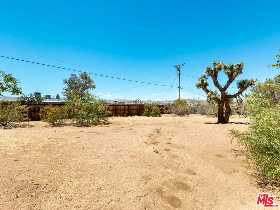 7204 Emerson Avenue Yucca Valley, CA 92284