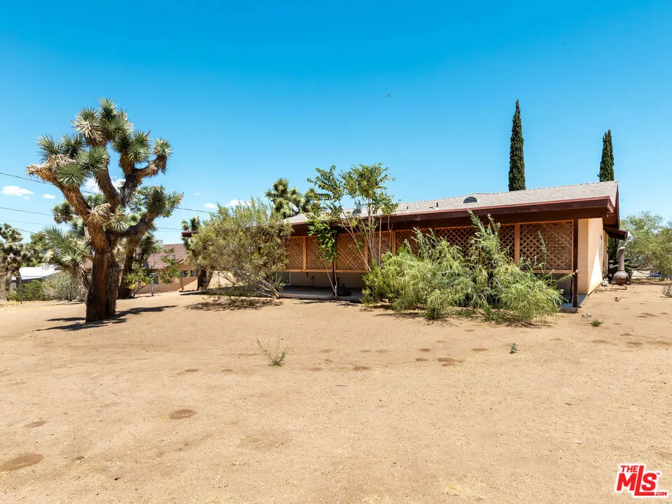 7204 Emerson Avenue Yucca Valley, CA 92284