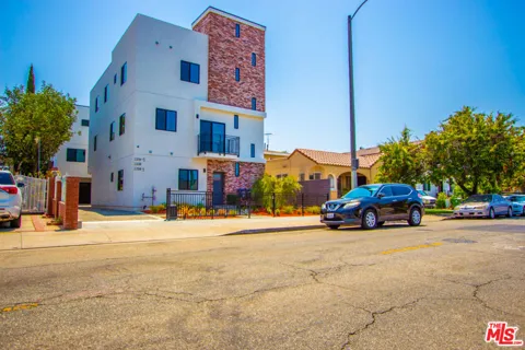 2206 HAUSER BOULEVARD #1/2