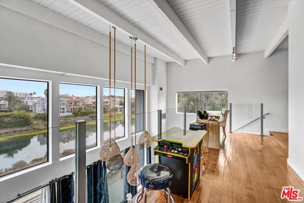 4105 Pacific Avenue #1 Marina del Rey, CA 90292