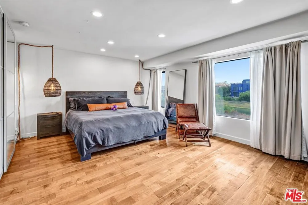 4105 Pacific Avenue #1 Marina del Rey, CA 90292