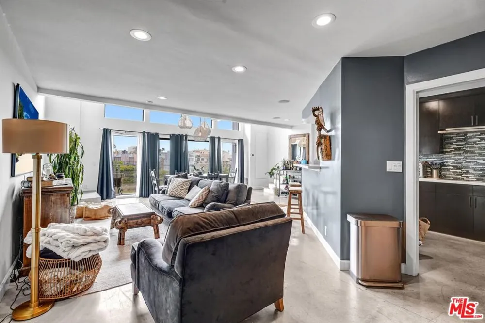 4105 Pacific Avenue #1 Marina del Rey, CA 90292