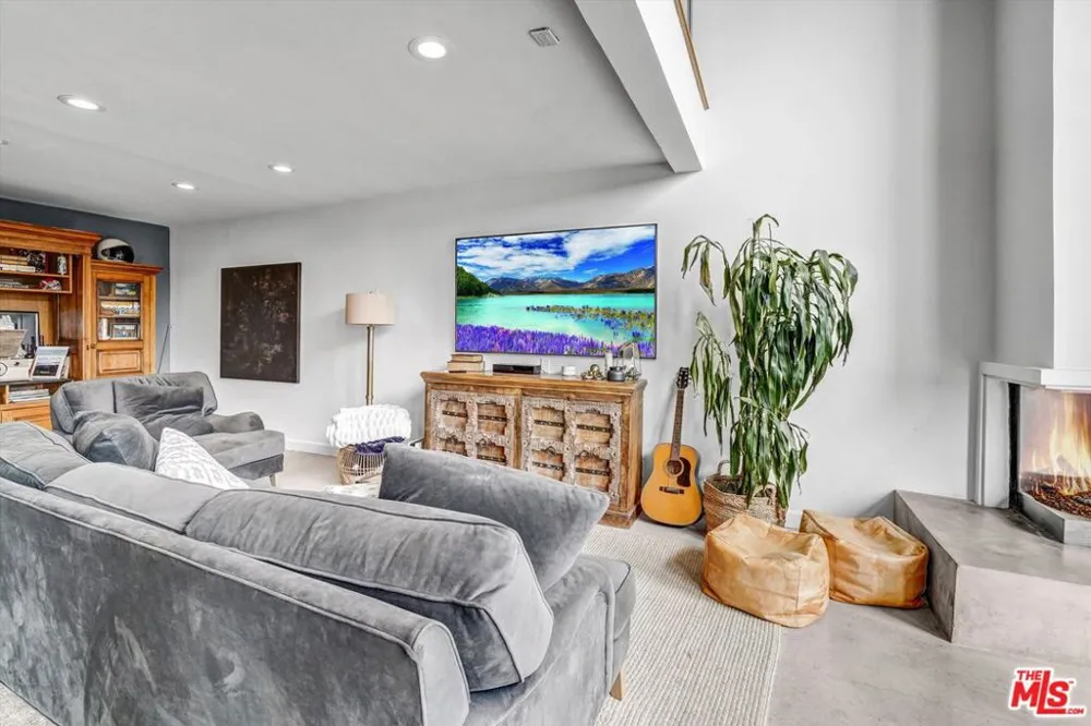 4105 Pacific Avenue #1 Marina del Rey, CA 90292