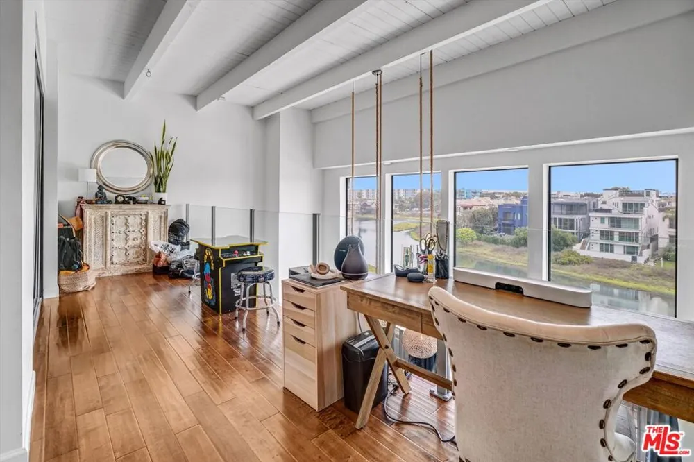 4105 Pacific Avenue #1 Marina del Rey, CA 90292