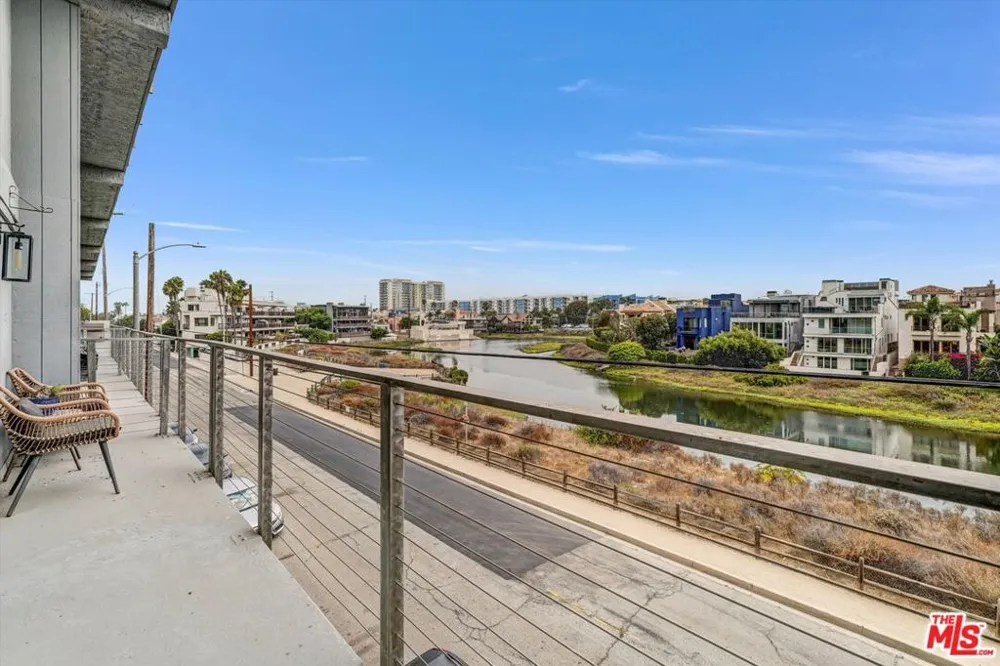 4105 Pacific Avenue #1 Marina del Rey, CA 90292
