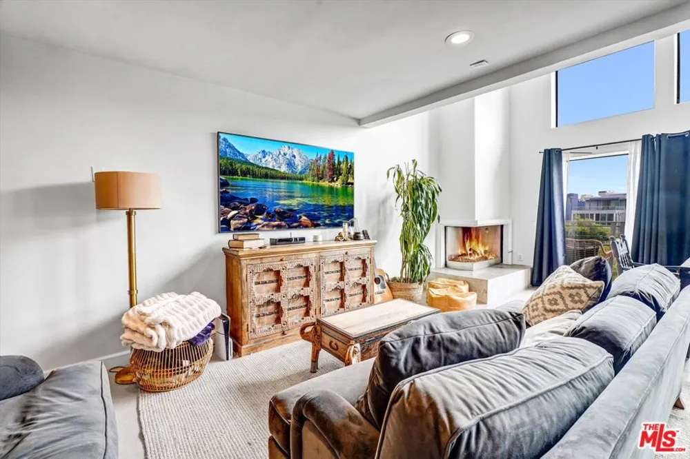 4105 Pacific Avenue #1 Marina del Rey, CA 90292