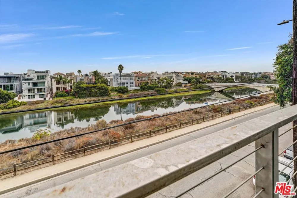 4105 Pacific Avenue #1 Marina del Rey, CA 90292