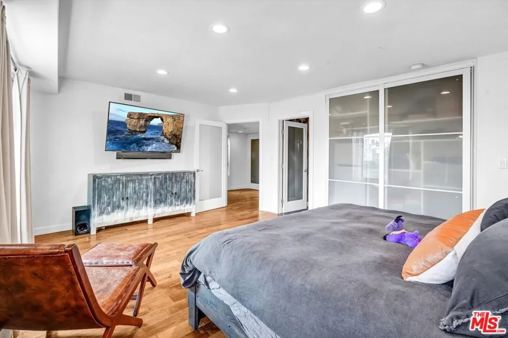 4105 Pacific Avenue #1 Marina del Rey, CA 90292