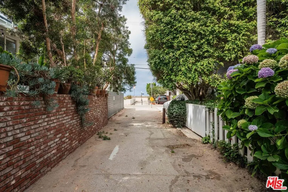24 Westwind Street #C Marina del Rey, CA 90292