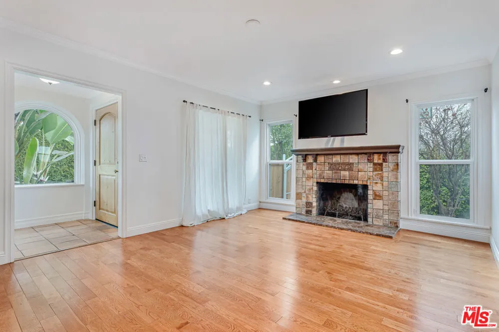 409 Kilkea Drive Los Angeles, CA 90048