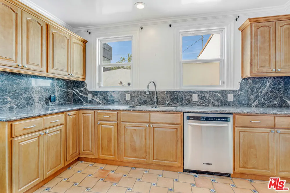 409 Kilkea Drive Los Angeles, CA 90048