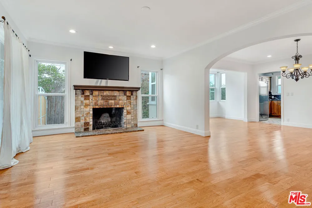 409 Kilkea Drive Los Angeles, CA 90048