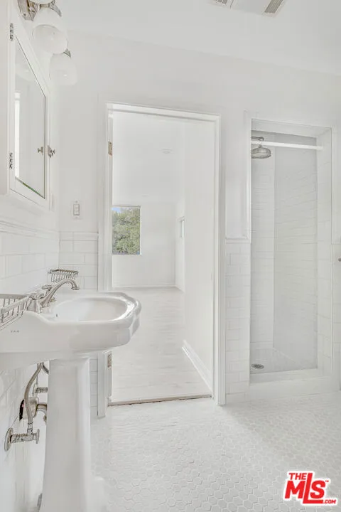 409 Kilkea Drive Los Angeles, CA 90048