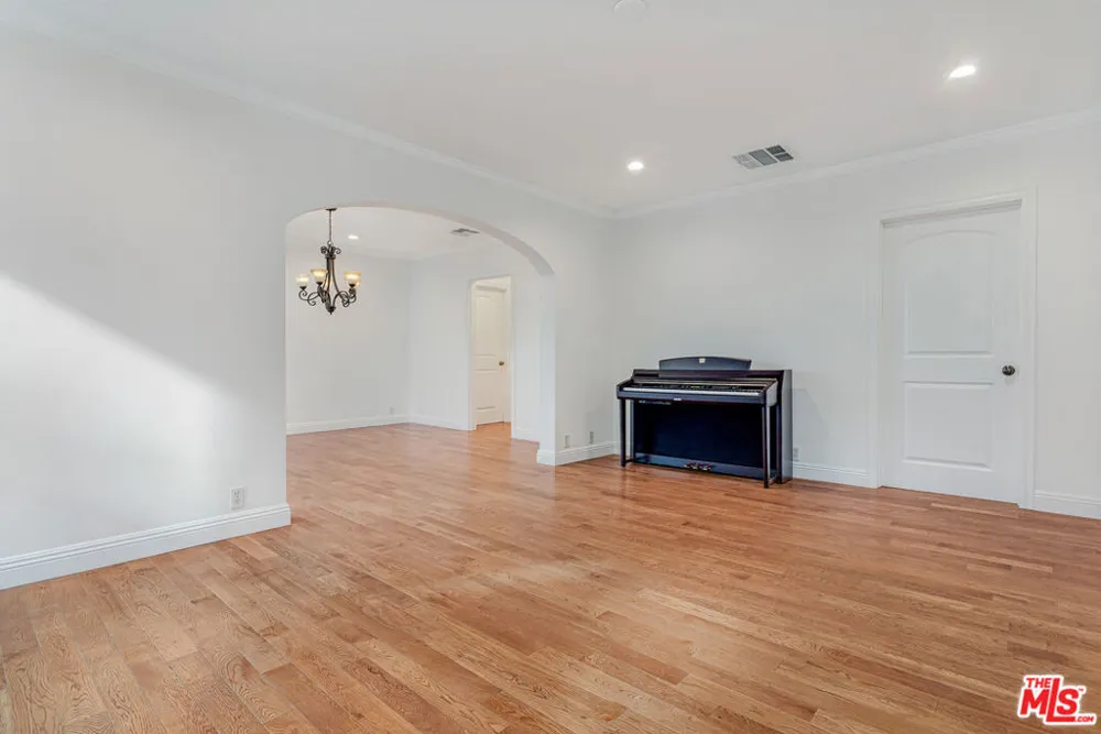 409 Kilkea Drive Los Angeles, CA 90048