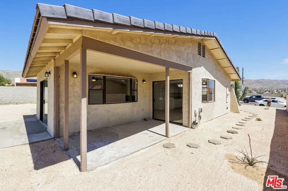 9861 Hoylake Road Desert Hot Springs, CA 92240