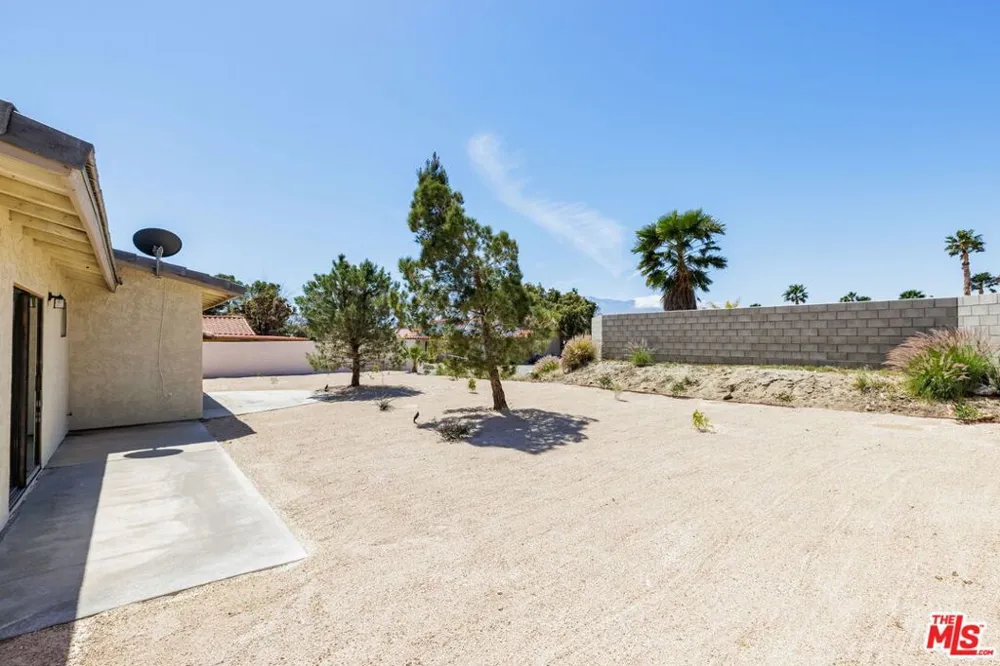 9861 Hoylake Road Desert Hot Springs, CA 92240