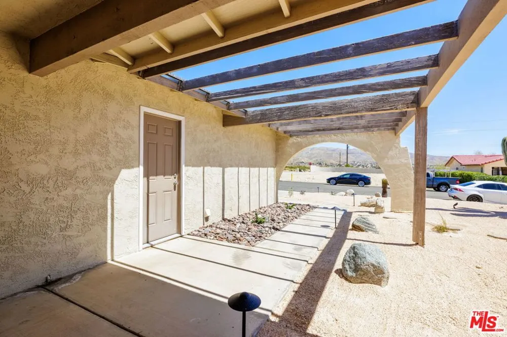 9861 Hoylake Road Desert Hot Springs, CA 92240
