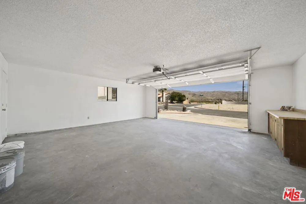9861 Hoylake Road Desert Hot Springs, CA 92240