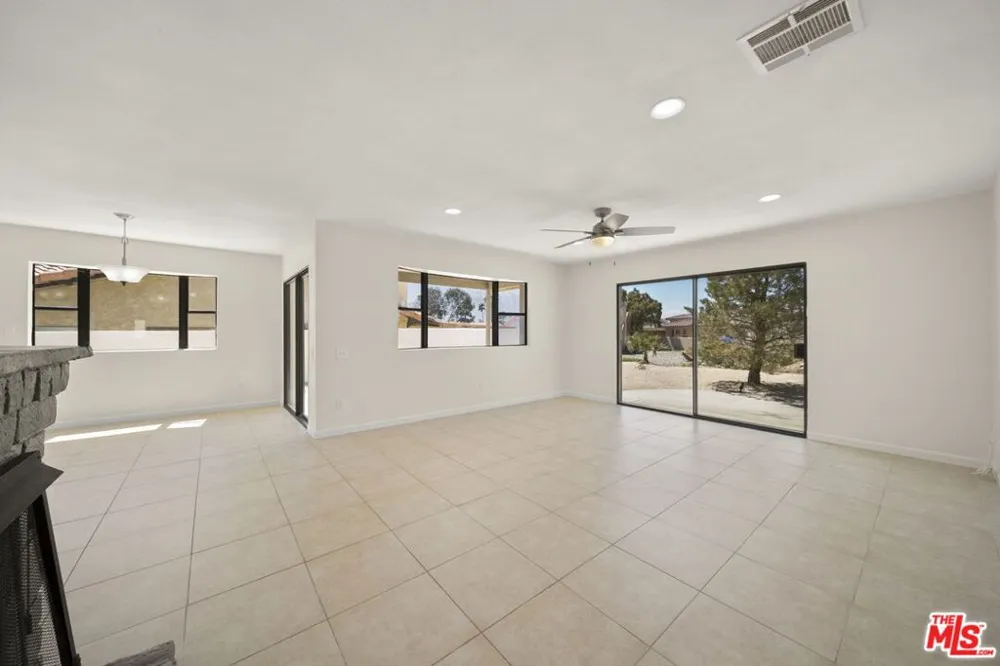 9861 Hoylake Road Desert Hot Springs, CA 92240