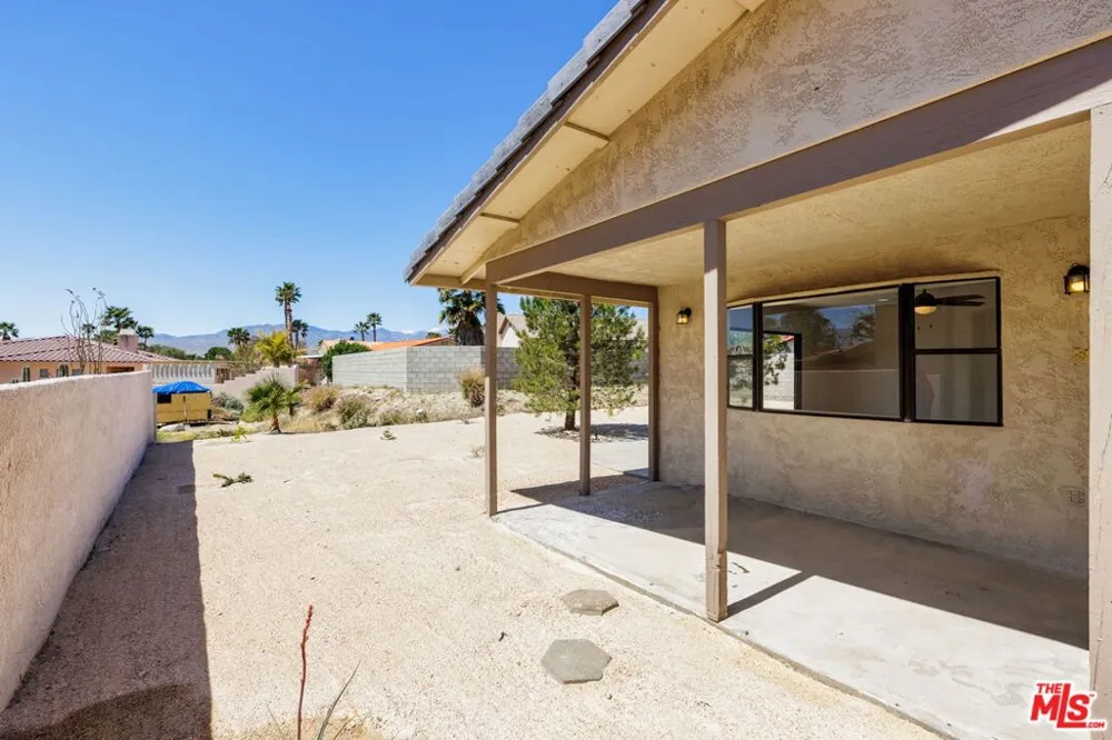 9861 Hoylake Road Desert Hot Springs, CA 92240
