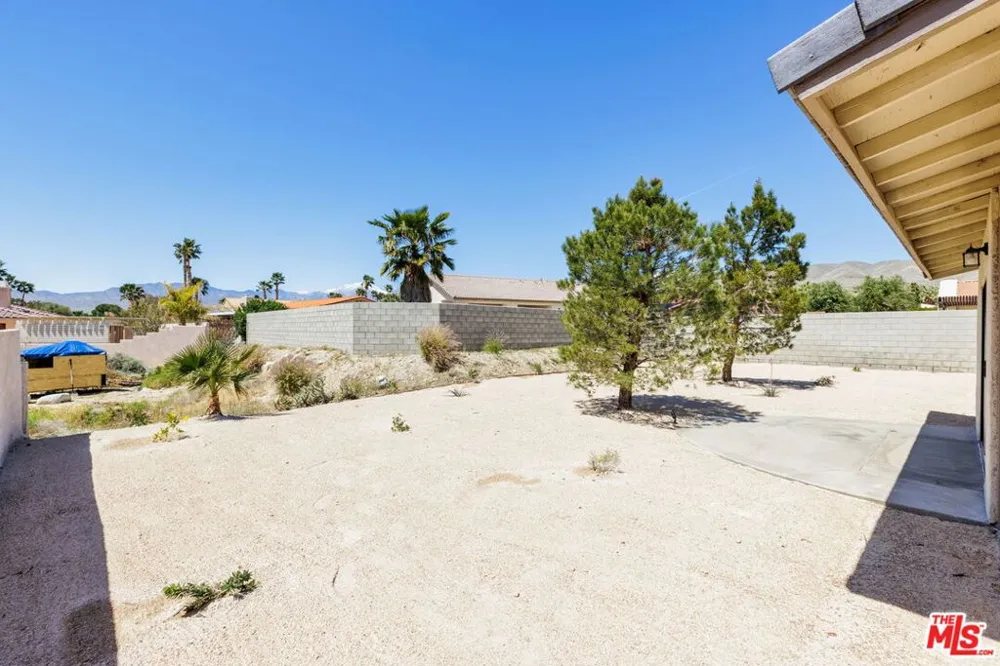 9861 Hoylake Road Desert Hot Springs, CA 92240