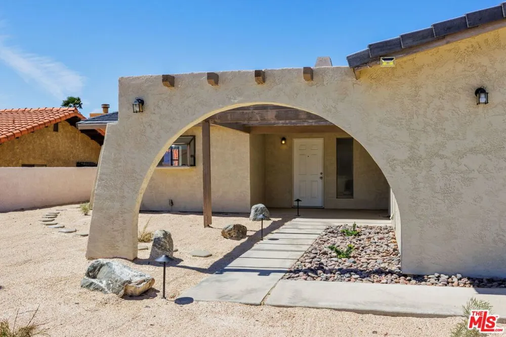 9861 Hoylake Road Desert Hot Springs, CA 92240