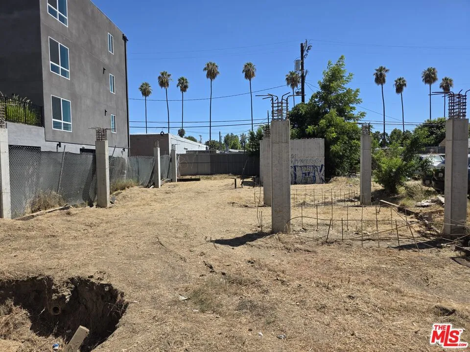 14822 Delano Street Los Angeles, CA 91411