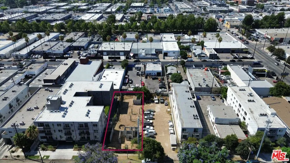 14822 Delano Street Los Angeles, CA 91411