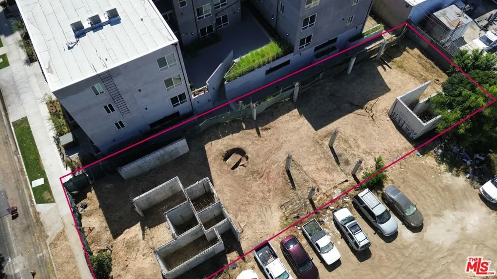 14822 Delano Street Los Angeles, CA 91411