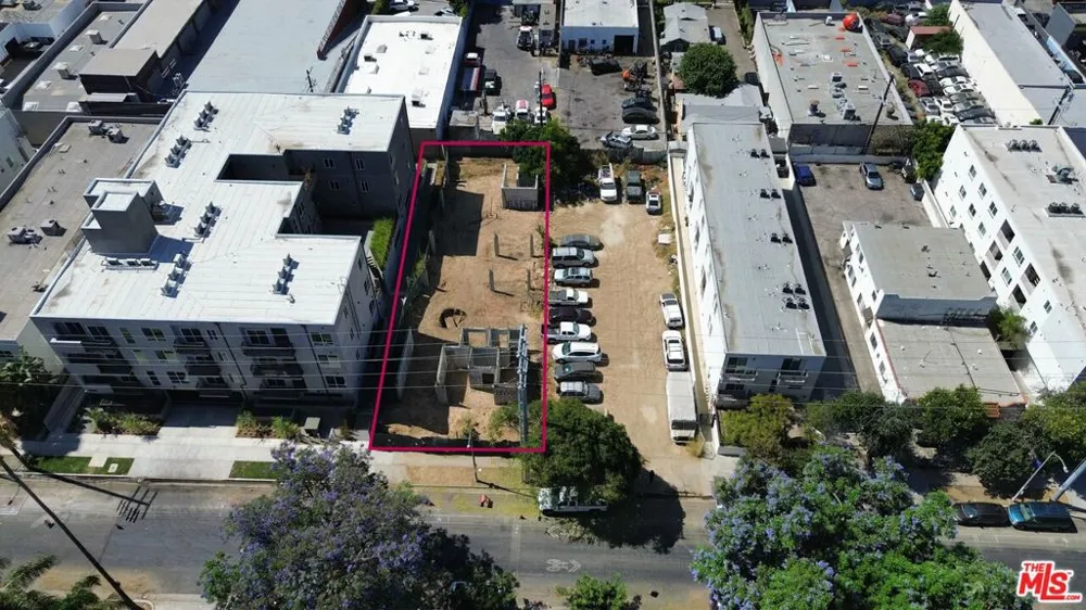 14822 Delano Street Los Angeles, CA 91411