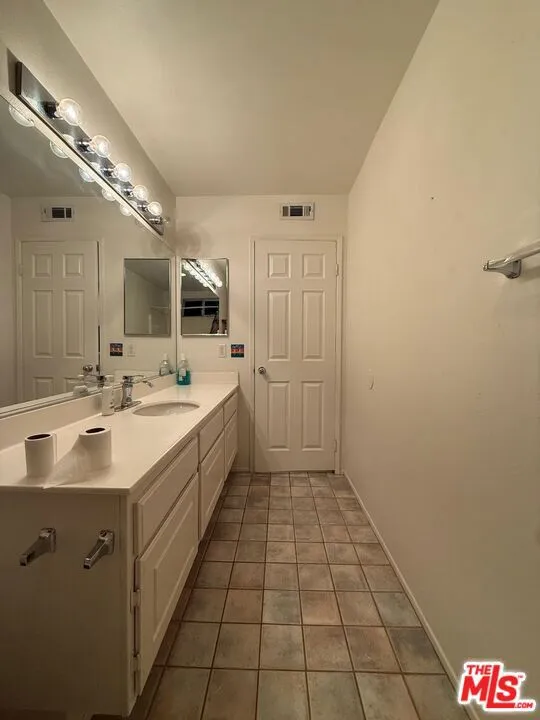 719 W Avenue Q10 Palmdale, CA 93551