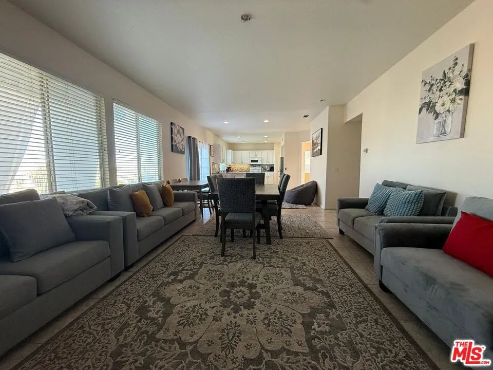 719 W Avenue Q10 Palmdale, CA 93551